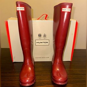 The perfect rain boot that never goes out of style!